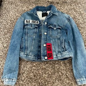 Cute crop jean Jacket.